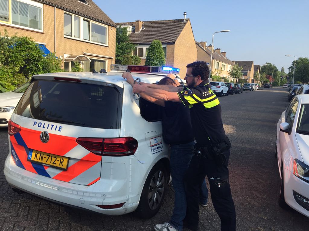 Oefening heterdaad ism @PolWestland geslaagd. Mede dankzij oplettendheid omwonenden is 'inbreker' gepakt. #veiligheid #buurtpreventie #voorjaarsactie