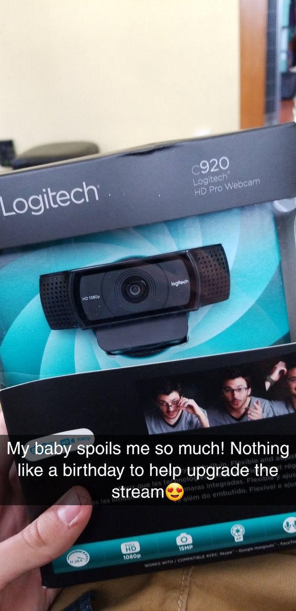 Richyy11x's tweet photo. New equipment for the stream!! Thanks @LindseyNBabb for the amazing birthday present🧡💙 https://t.co/wQSIfrwWrQ