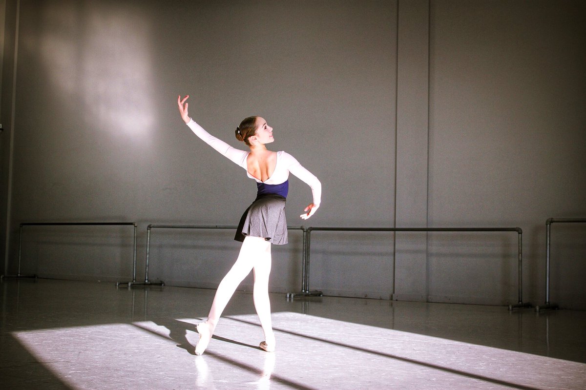 For the love of ballet! 💗 Shoes: @RussianPointe from @FanciFootworks fancifootworks.com Code “fancisofia” for extra 5% off Tights: @zarelywear #backstage #ballerina #dancer