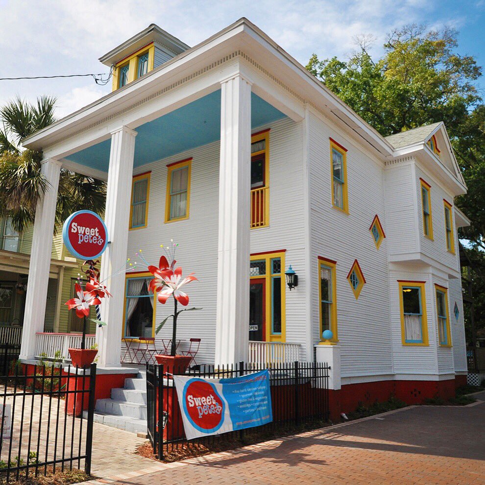 sweetpetes's tweet image. Get your tickets here! 🎟

The Springfield Home Tour is this weekend and you can buy your ticket right here at Sweet Pete’s. Our original location was in an historic Victorian home in Springfield, so this neighborhood will always have a piece of our heart! 💛

@SPARJax