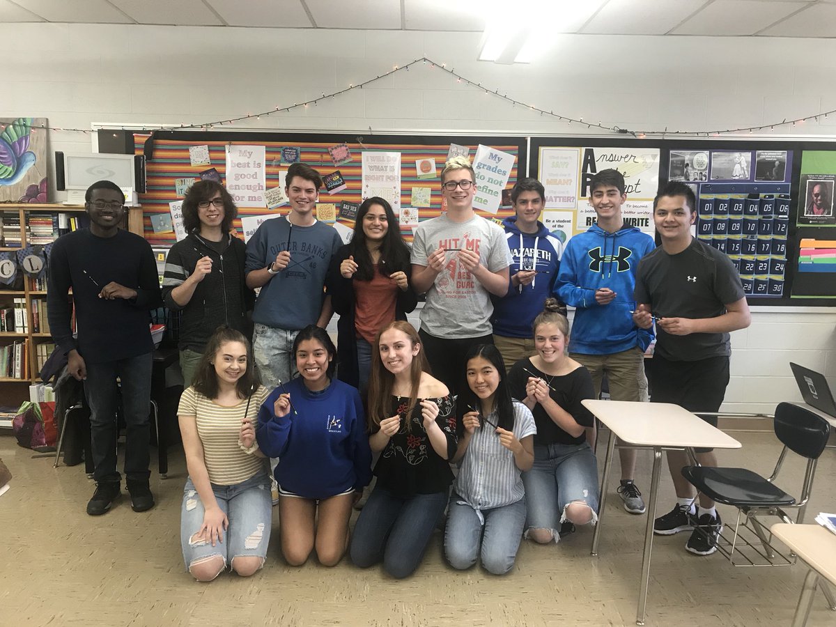 Jameson349's tweet photo. #JamAPLang Students with their brand new #APMagicPencils https://t.co/x91FH9I5qk