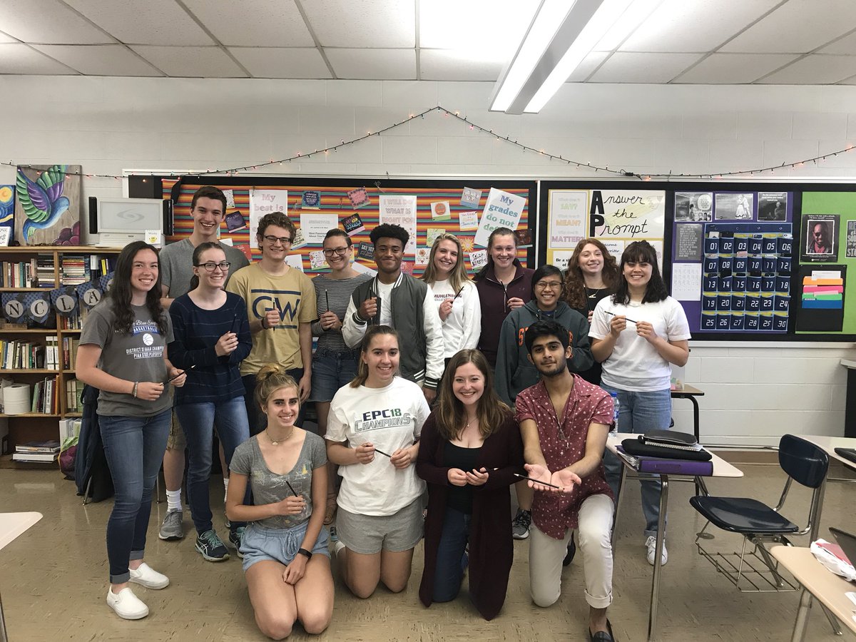 Jameson349's tweet photo. #JamAPLang Students with their brand new #APMagicPencils https://t.co/x91FH9I5qk