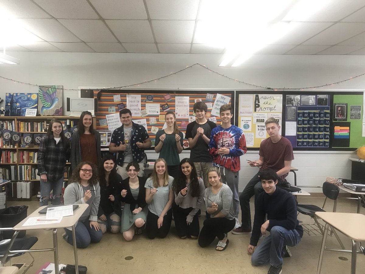 Jameson349's tweet photo. #JamAPLang Students with their brand new #APMagicPencils https://t.co/x91FH9I5qk