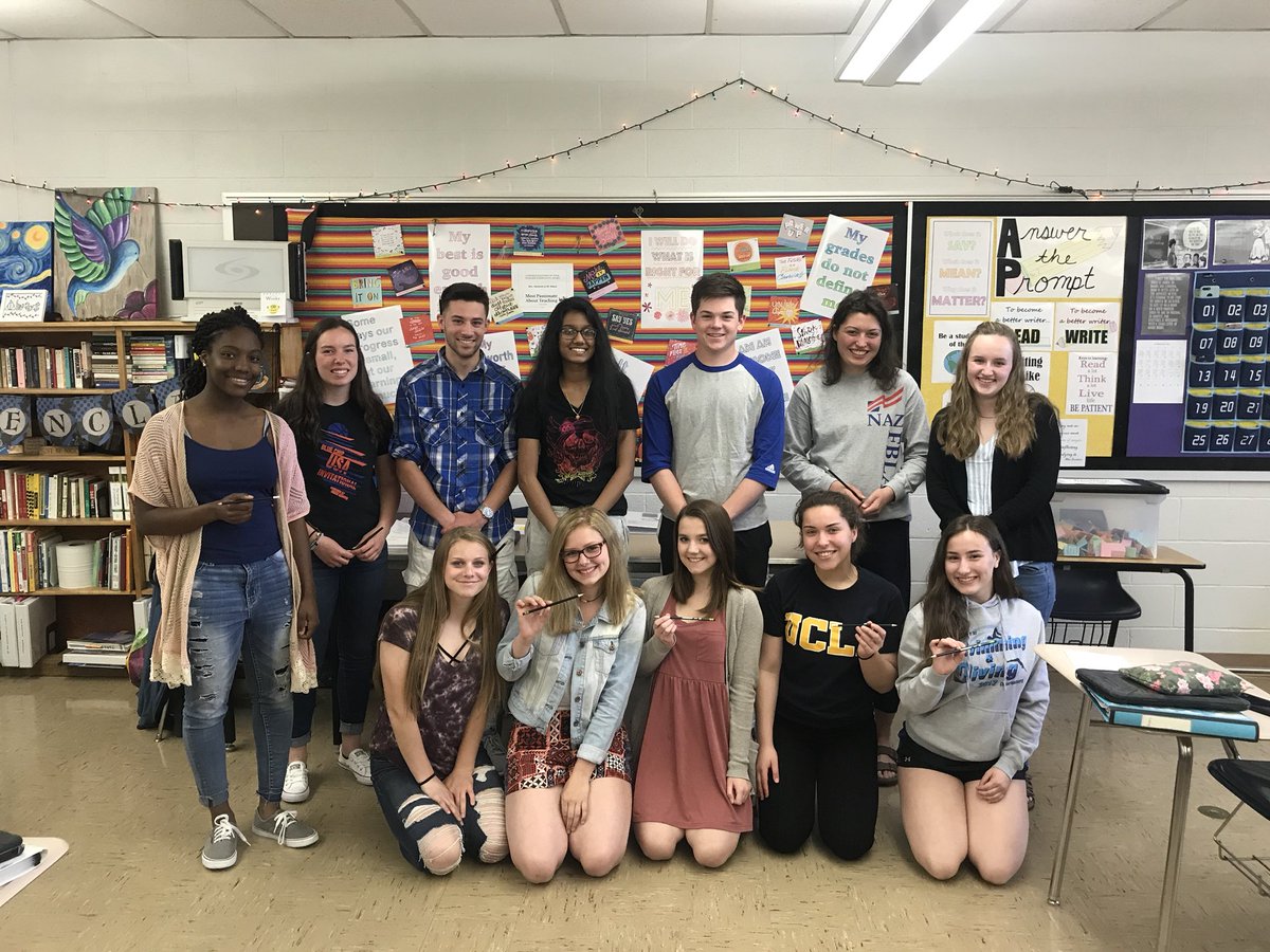 Jameson349's tweet photo. #JamAPLang Students with their brand new #APMagicPencils https://t.co/x91FH9I5qk