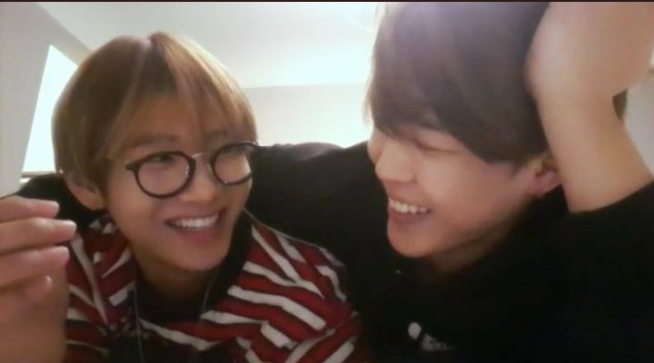 taespurplemind's tweet photo. Vmin gibi bir dostluk istiyorum #iVoteBTSBBMAs https://t.co/XI32EiWCiA