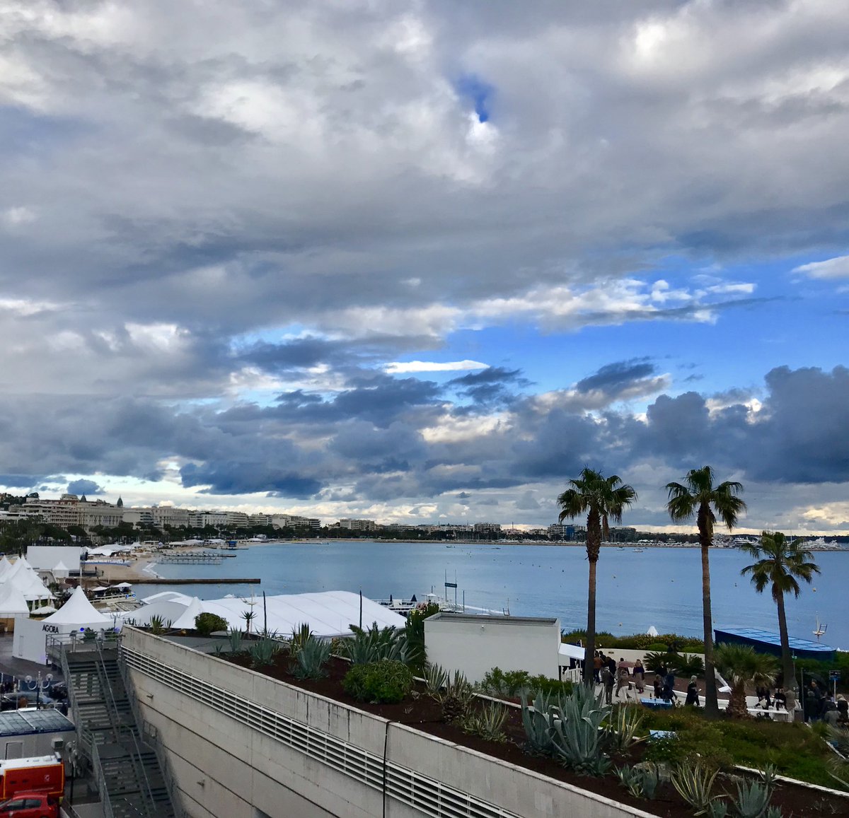 #Cannes son #festivaldecannes 1er Evenement #culturel au monde mais aussi #LaCroisette #LaMer #LesIlesdeLerins et cela toute l’année <a href="/villecannes/">Cannes</a> <a href="/CannesPalais/">Palais des Festivals</a> <a href="/Festival_Cannes/">Festival de Cannes</a> <a href="/davidlisnard/">David Lisnard</a> @CannesIsYours <a href="/VisitCotedazur/">Côte d'Azur France</a>