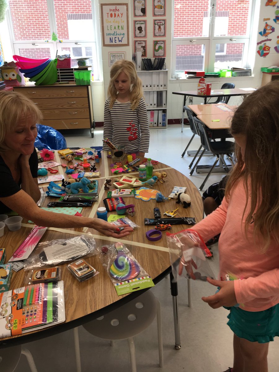 lovefirsties's tweet photo. One personβs trash is another personβs treasure! #classroomstore #mtes2yr @MadisonsTrust16 https://t.co/eYeoHaefSn