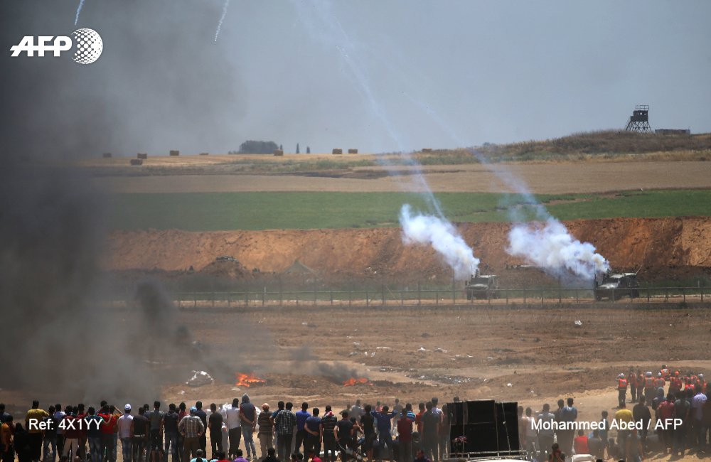 AFPespanol's tweet photo. EEUU abre su embajada en Jerusalén en medio de un baño de sangre en Gaza #AFP https://t.co/ywo1NKpxj4 https://t.co/eicKxvdGJG