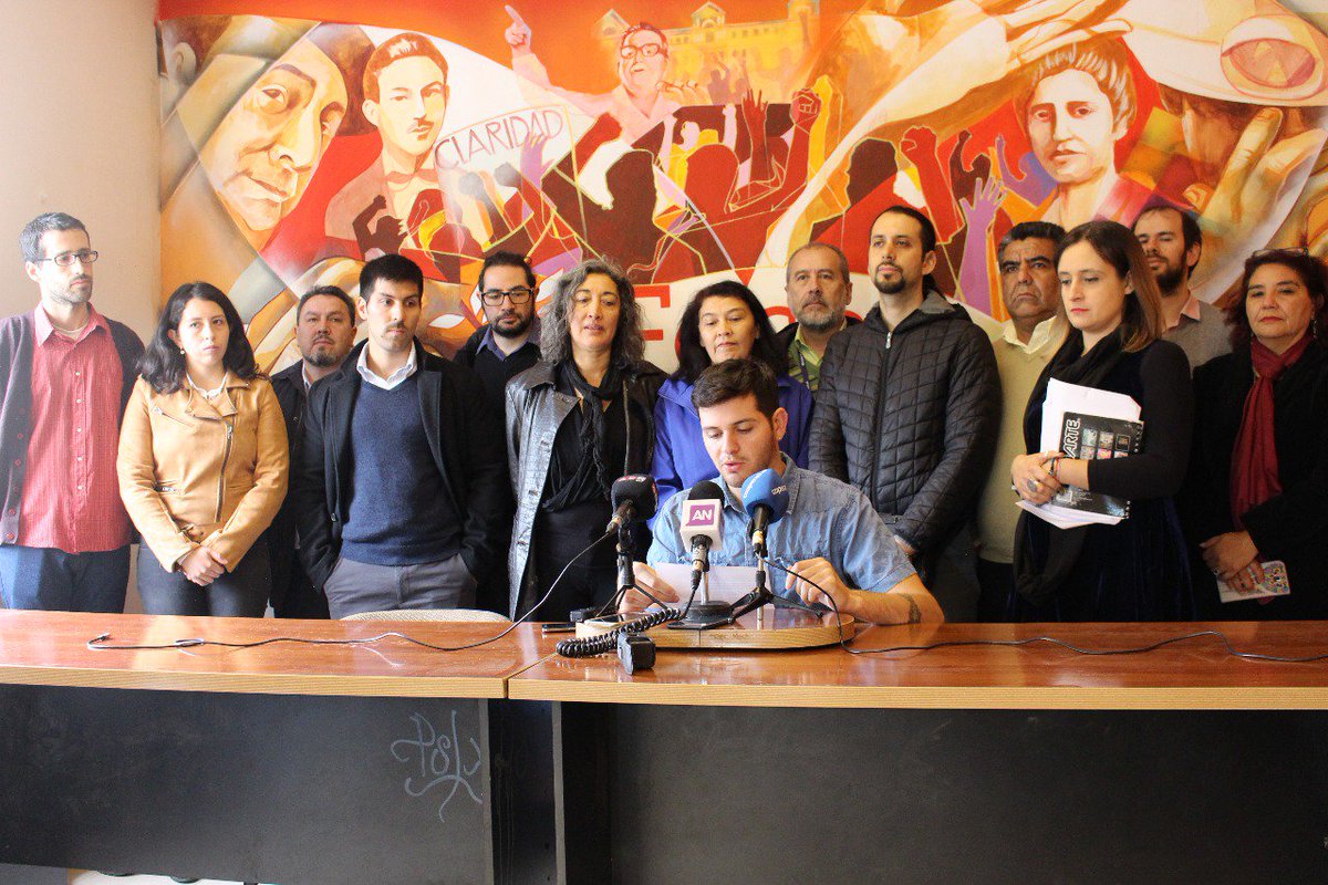la_Fech's tweet photo. Hoy junto a @anefchile, @Cutchile, @GaelDiputada y @SindicatoSbux manifestamos nuestro rechazo al proyecto que crea un estatuto laboral para jóvenes estudiantes, pues fomenta la precarización laboral y desigualdad durante el proceso educativo. https://t.co/gq2RggvHKN