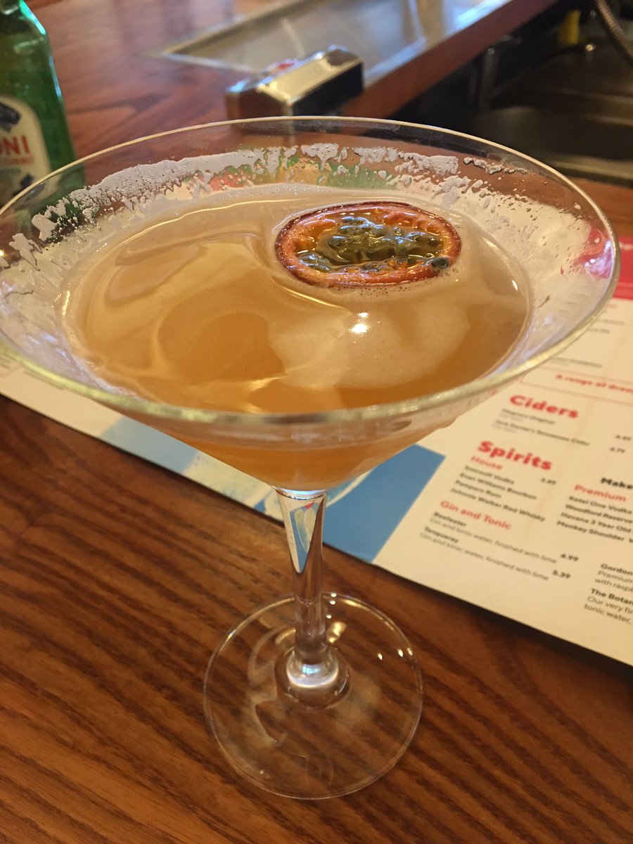 Jaim_xo's tweet photo. @frankienbennys Wtf is this shit? #waterycocktail https://t.co/SWmy4swuVy