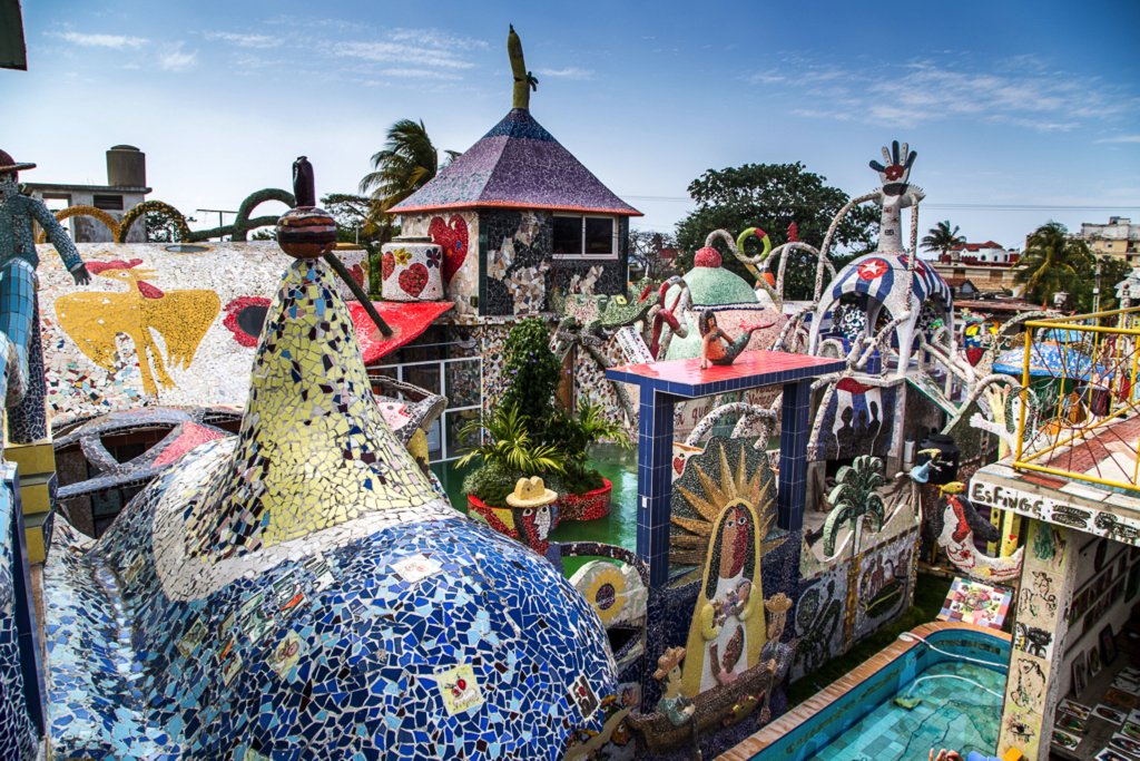 Tabula_App's tweet image. Cuban artist José Fuster came back from a tour of European galleries he decided to recreate the public art of Gaudi in Barcelona. When he moved to Cuba he began decorating the village of Jaimanitas with intricate, colorful mosaics. Get the app: appsto.re/us/3lKcjb.i... #travel