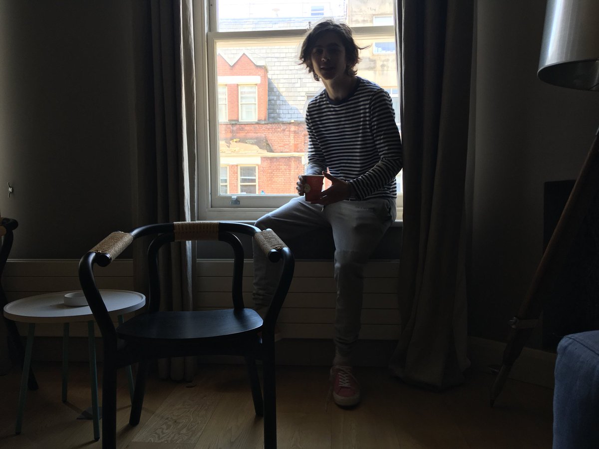 RealChalamet's tweet photo. @klaudiaemx @liltimmybram London Town 🇬🇧 https://t.co/mUiLHBXAbn