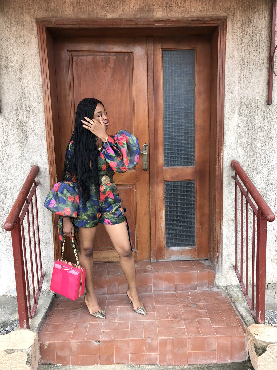 TITIBELO_'s tweet photo. ๐๐ฝ๐ค๐๐ฝ
Our Favourite Babe is all Smiles #InThatTITIBELOPlaySuit!
SS17 Playsuit Available via Order in Different Prints for N19,999!
#TITIBELOClassic #TITIBELO #Floral #WeddingGuest #SundayBest #WorkFit #BossBabe #BuyNigerian #BuyTITIBELO #StatementSleeves #BubbleSleeve https://t.co/cAiWOiSr7U