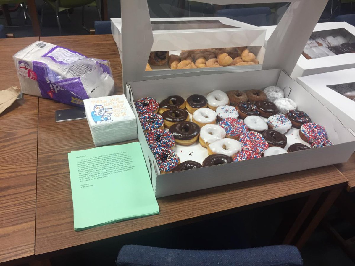MaxeymizedLaker's tweet photo. VHS Student Council appreciates our teachers, counselors and admin https://t.co/3n1WYpeT4f