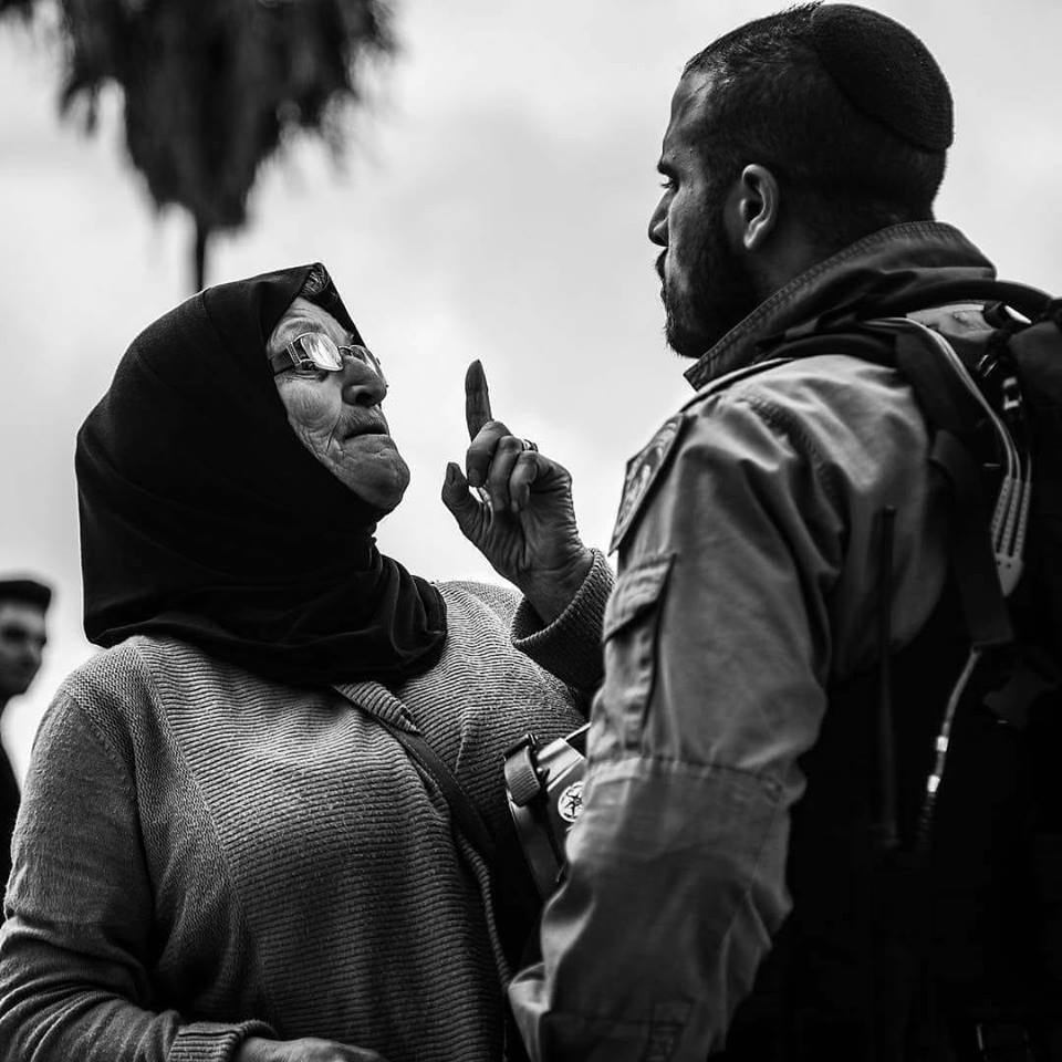 كانت هنا قبل دولة الاحتلال وسيبقى وطنهم الأبدي دائما وأبدا هي وابنائها واحفادها بعاصمته الأبدية القدس
#القدس_عاصمه_فلسطين_الابديه