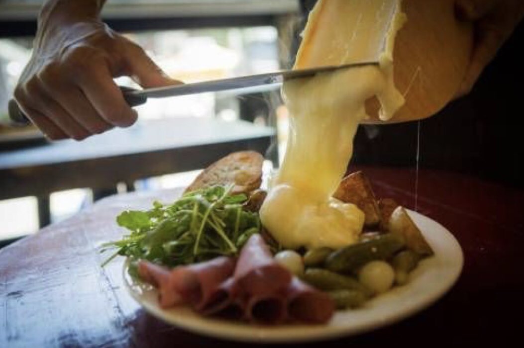 TdeBdeli's tweet photo. Prueba nuestro servicio de Raclette! Esta 😋 delicioso 🤤 
Síguenos en Facebook y conoce más de nosotros 💙

#tiendabarrio #mexico #edomex #cafe #deli #crepes https://t.co/BJoXumBOE2