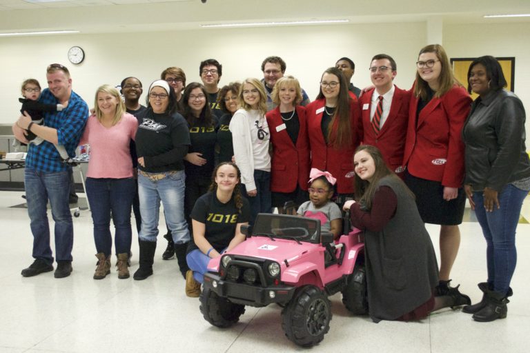 CTEWorks's tweet photo. High School Senior, Danielle Rothchild’s FCCLA Experience Lead to Creating a Non-Profit: "I feel like every CTSO is there to teach you how to be successful and how to be a leader." #CTEWorks #CTEDelivers #CTSO @NationalFCCLA https://t.co/eK6F32OSL7 @NCCCTSO https://t.co/9Gw1lAtCxI
