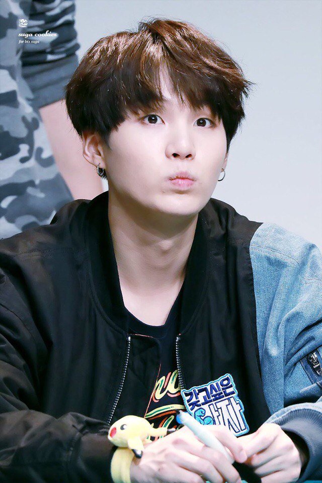 Krot_Milk's tweet photo. Я вернулся 😇
Надеюсь на долго)
#Bts #Suga https://t.co/w4yWzYKU5E