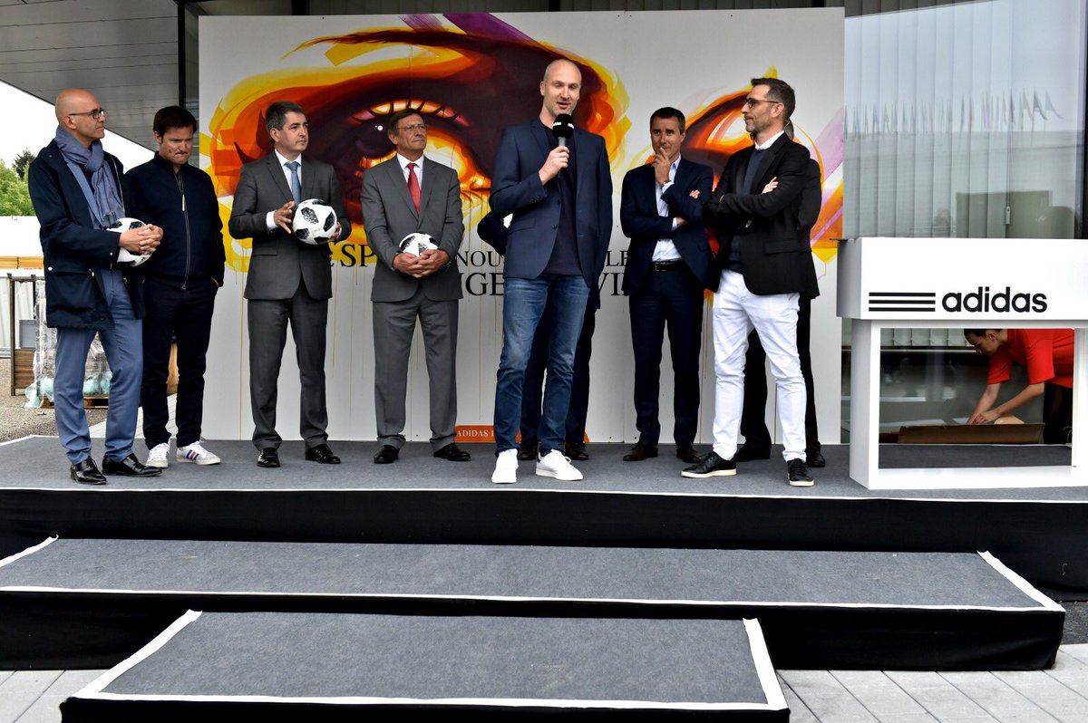 BouyguesBat_NE's tweet photo. @adidasFR inaugure aujourd'hui son nouveau siège alsacien en présence de @Thierry_Omeyer. Visite guidée du tout premier bâtiment livré sur le quartier "Archipel" à @strasbourg : https://t.co/5N61IVSbw8 … … #hellostras https://t.co/fLLyjqHFzR