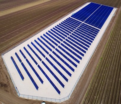 NextpowerInc's tweet photo. Awesome @SolarPro feature on 1.1 MW @AndyBoyInc project with @CalComSolar1! Chosen for its flexible, independent row design, #NXHorizon surmounted infrastructure challenges by aligning with a northeast to southeast road &amp; slope differentials: https://t.co/PZteqw0qhk #Agriculture https://t.co/efkwqGXbAv
