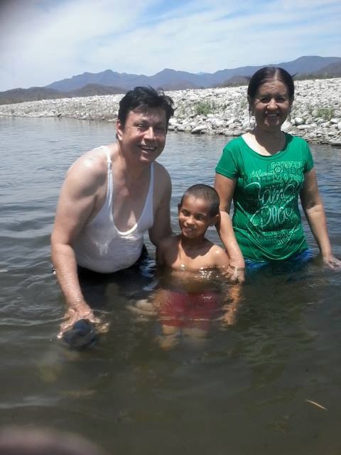 Un buen baño para quitar el calor en el río Piaxtla.
Camacho, San Ignacio, Sinaloa.