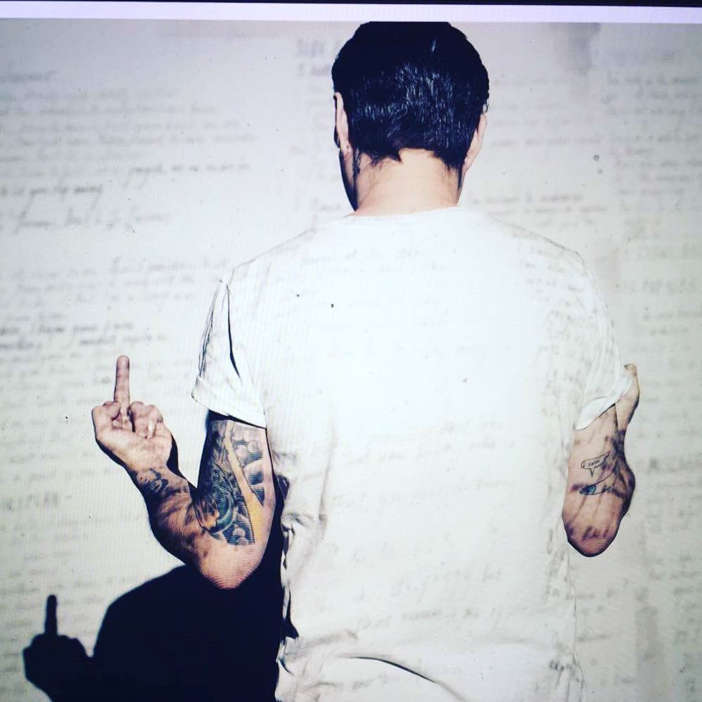 “Yo pienso que la música introspectiva y sentimental siempre ha sido importante. No importa que tan rápido sea el ritmo del mundo, la gente siempre buscará esos momentos silenciosos y pacíficos”

¡Acá nuestra charla con <a href="/LOWROAR/">LOW ROAR</a>!

👉goo.gl/cKwkD4👀