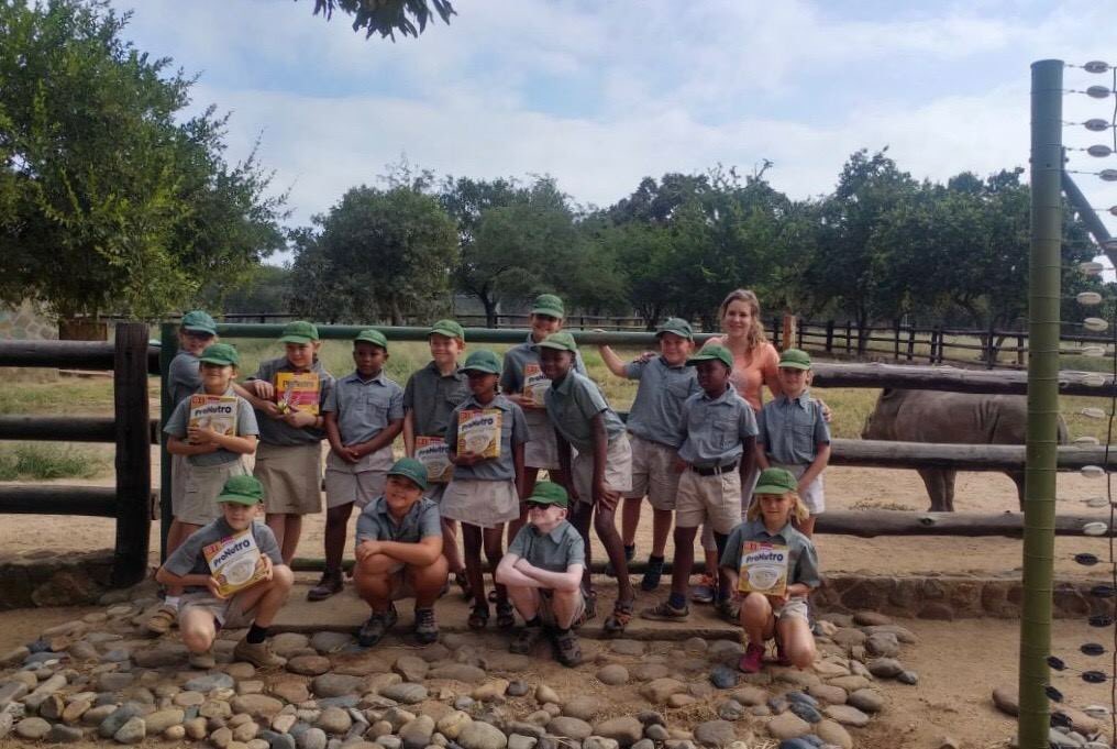 Cheetah_Centre's tweet photo. 16 Grade 3 #learners, from @southerncrosssc collected enough money between them to buy 7 boxes of #pronutro for #Esmé, the youngest #rhino in our care. So great to see the #youngergeneration caring about #conservation and #makingadifference. #THANKYOU https://t.co/zxePE1tMco