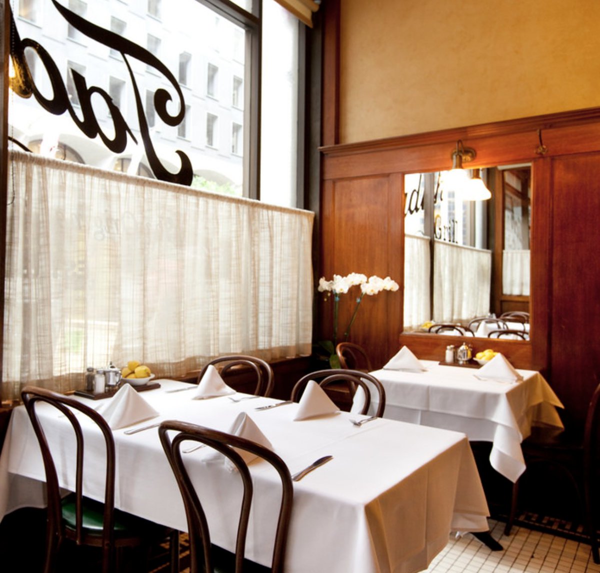 Good Morning and Happy Monday! 
Hope everyone had a wonderful Mother's Day! 
Join us for lunch at Tadich Grill 🦀🐟🦐