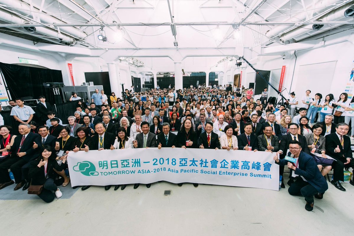 Leanpath's tweet photo. Our globe-trotting VP of Food Waste #Prevention, Steven Finn (second row, third from the left) addressed #foodwaste prevention at #Taiwanโs #TomorrowAsia event last week. Taiwanโs food waste, presenters explained, is โthe equivalent of 1,000 Mount Everests!โ https://t.co/0waZQMMTq6
