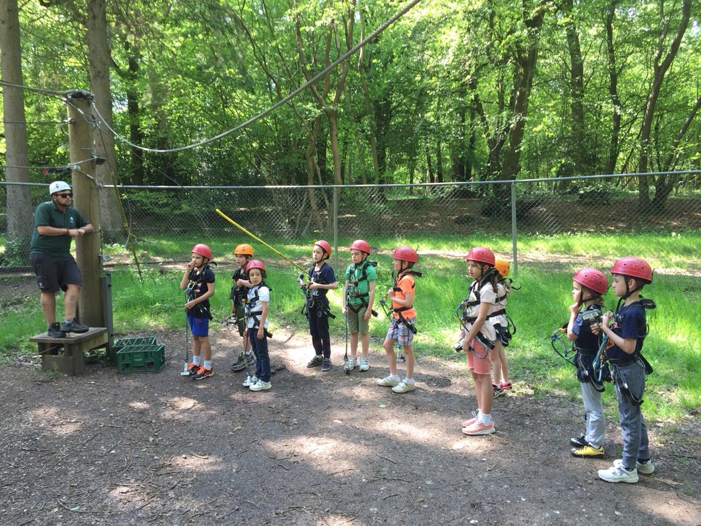 fulham_school's tweet photo. Aerial trekkers showing nerves of steel! 💪🏼 #fpsyear4 https://t.co/DdtOqug4xa