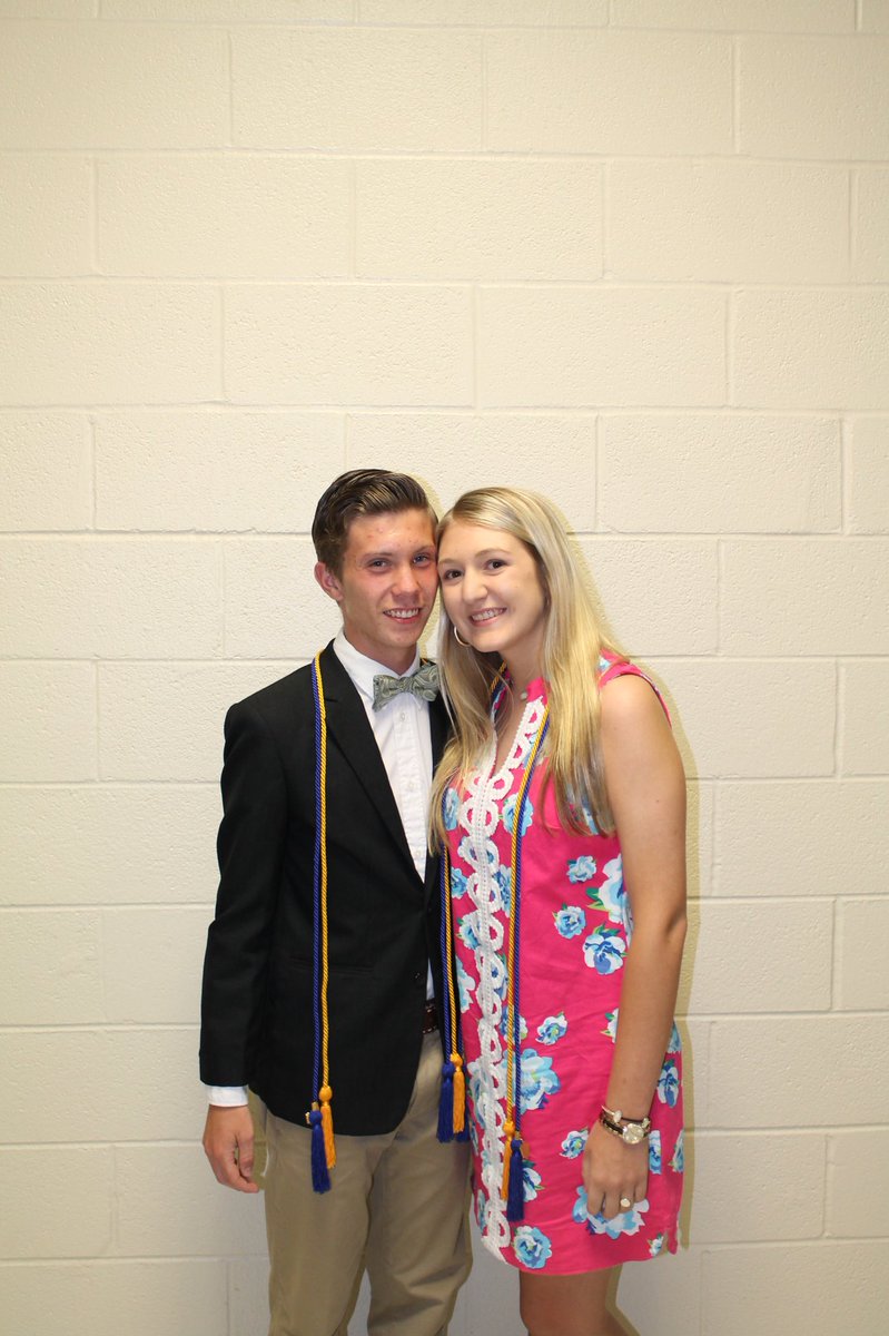 taylor22099's tweet photo. Wishing the happiest of birthdays to @travlee99 I hope your day is great! Love ya!!! ❤️🎉 https://t.co/F2DehQvQEr