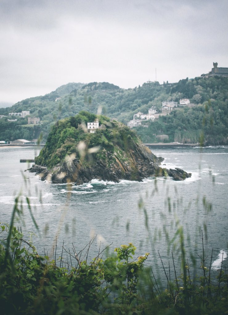 gandafro's tweet photo. Sometimes I can imagine old pirate stories happening in our little bay ⚓️
A veces me imagino viejas historias de piratas y corsarios en nuestra pequeña bahía
#WHPimagination #sansebastian https://t.co/fYXScagoE5