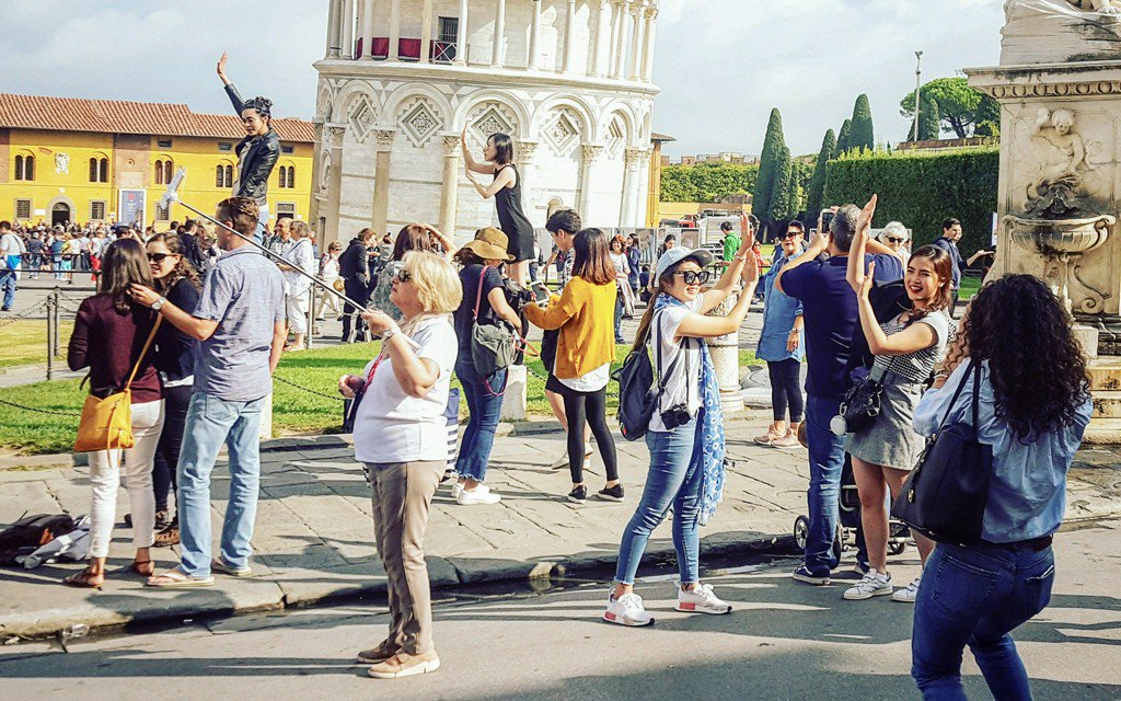 TravelLeisure's tweet photo. The reason the Leaning Tower of Pisa leans is the same reason it's never fallen https://t.co/E3nrM15KPb https://t.co/s2l0Hx8DSV
