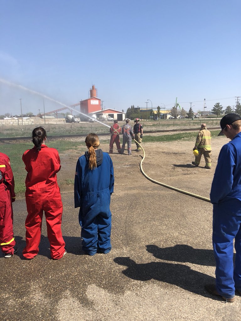 Had an awesome day learning hands-on at <a href="/WeyburnFireDept/">Weyburn Fire Dept.</a> with the ESRT 11/12 students! Thank you to everyone who was helping and teaching today! We had a blast and learned a lot! Thanks😊