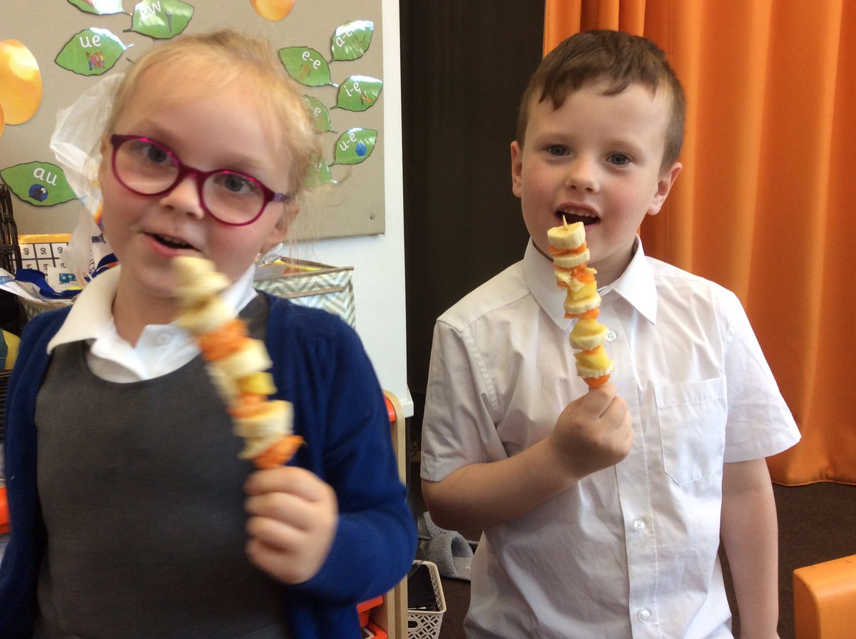 Y1JGPS's tweet photo. We enjoyed making fruit kebabs today. https://t.co/GyckZbKRyg