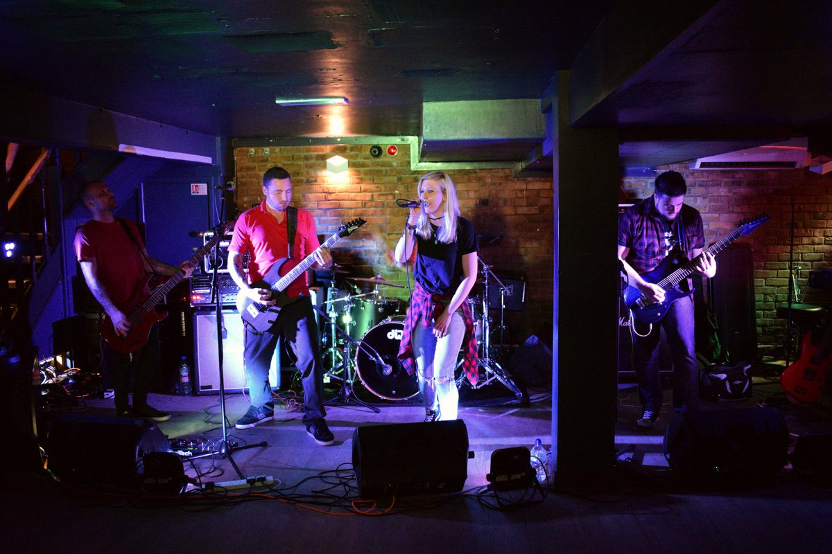 What a night at @BassmentBar on Saturday! With a thundering debut set from <a href="/ciawofficial/">Caught In A Wave</a> as well as strong support slots from <a href="/Rosey_Roisin/">Roisin O'Hagan</a> and <a href="/saving_scarlett/">Saving Scarlett</a>, it was a fantastic evening of live music. Here's our full review - artwillfall.com/blog/bassment-… #NewMusicMonday #LiveMusic