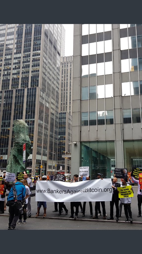WolfofKrypto's tweet photo. So I think the bankers are getting butthurt about a little cryptocurrency. Don’t worry it’s “rat poison” and will “inevitably go badly” right?
#BTC #Bankersagainstbitcoin #Wallstreet #Bankerproblems #ToTheMoon #Cryptonews #ETH #Consensus2018 #CryptoMovement #Bankslose https://t.co/ceOnzF0joj