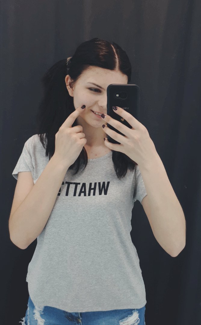 Ну а хули нет 
Когда с хвостиками выглядишь на лет 7-8, а на деле 19 )0