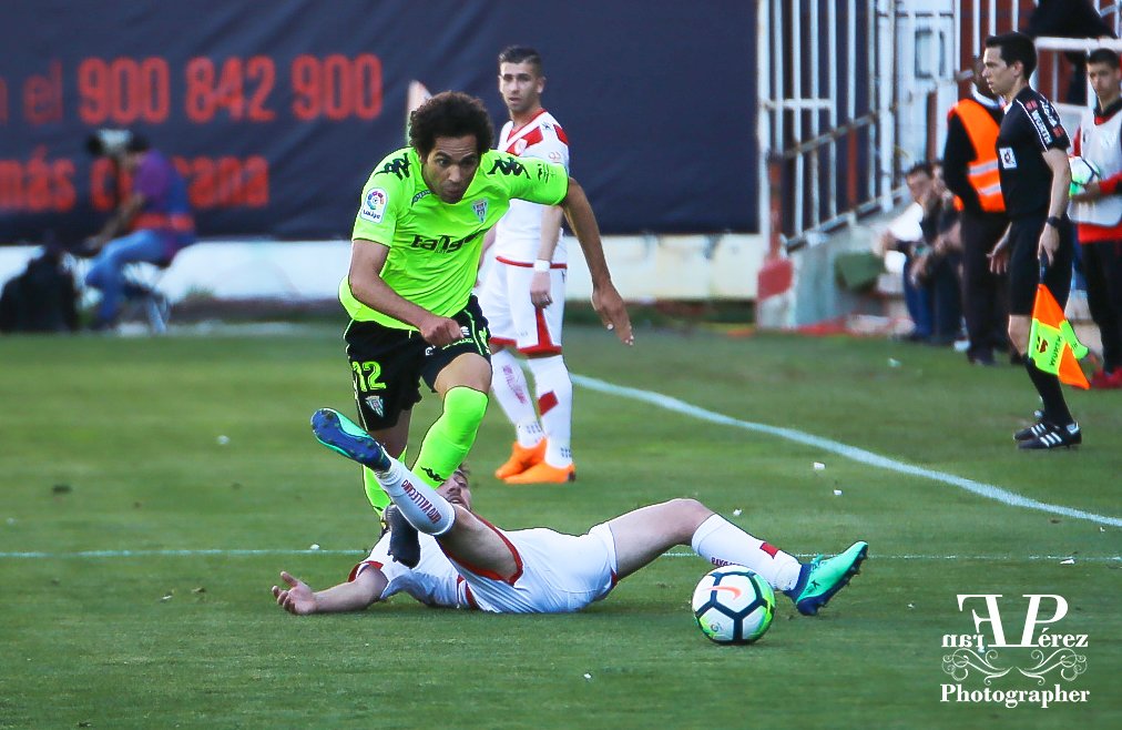 franperez70's tweet photo. @QuimAraujo7 fue ayer titular en el @RayoVallecano - @Cordobacfsad y estuvo bastante activo, durante el partido. #RayoCCF #RayoCórdoba #SisepuedeCCF https://t.co/BeIztpoi3p
