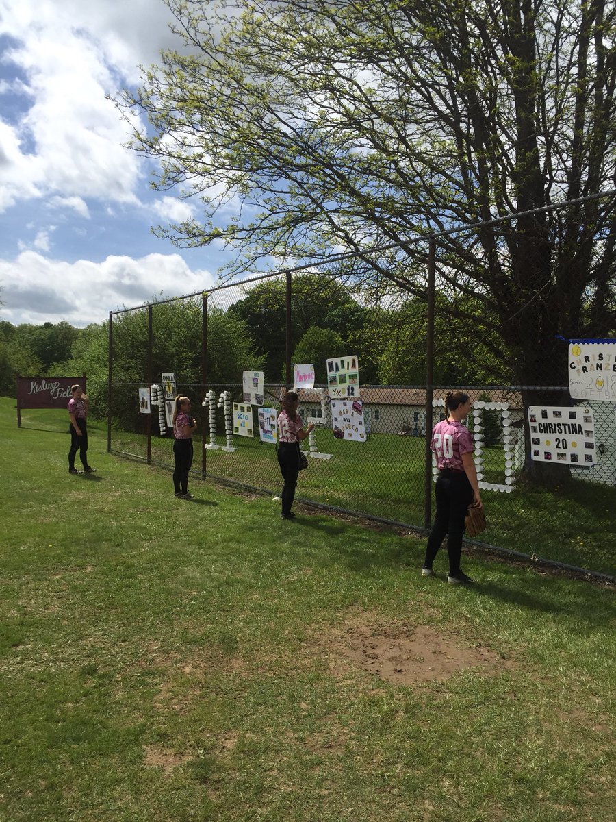 Bethelsoftball1's tweet photo. Senior reveal... checking out their softball memory posters https://t.co/knxMer4sFF