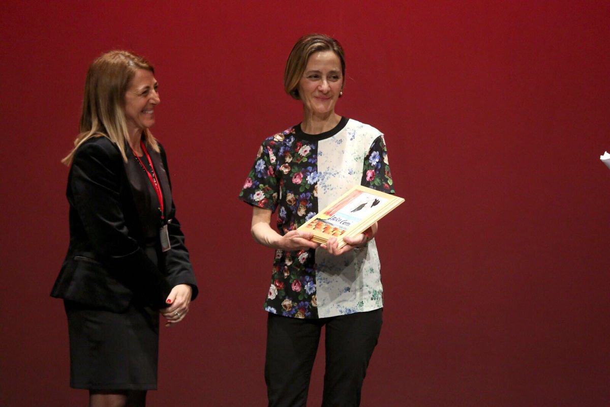 #premiomadss premiare la Signora #LauraComi Direttrice della Scuola di Ballo del Teatro dell’Opera di Roma è stata un’emozione incredibile.        #danza #teatrodelloperadiroma #convegno #medicina #arte #danza #spettacolo #scienza #performingartsmedicine  #amoilmiolavoro #pama