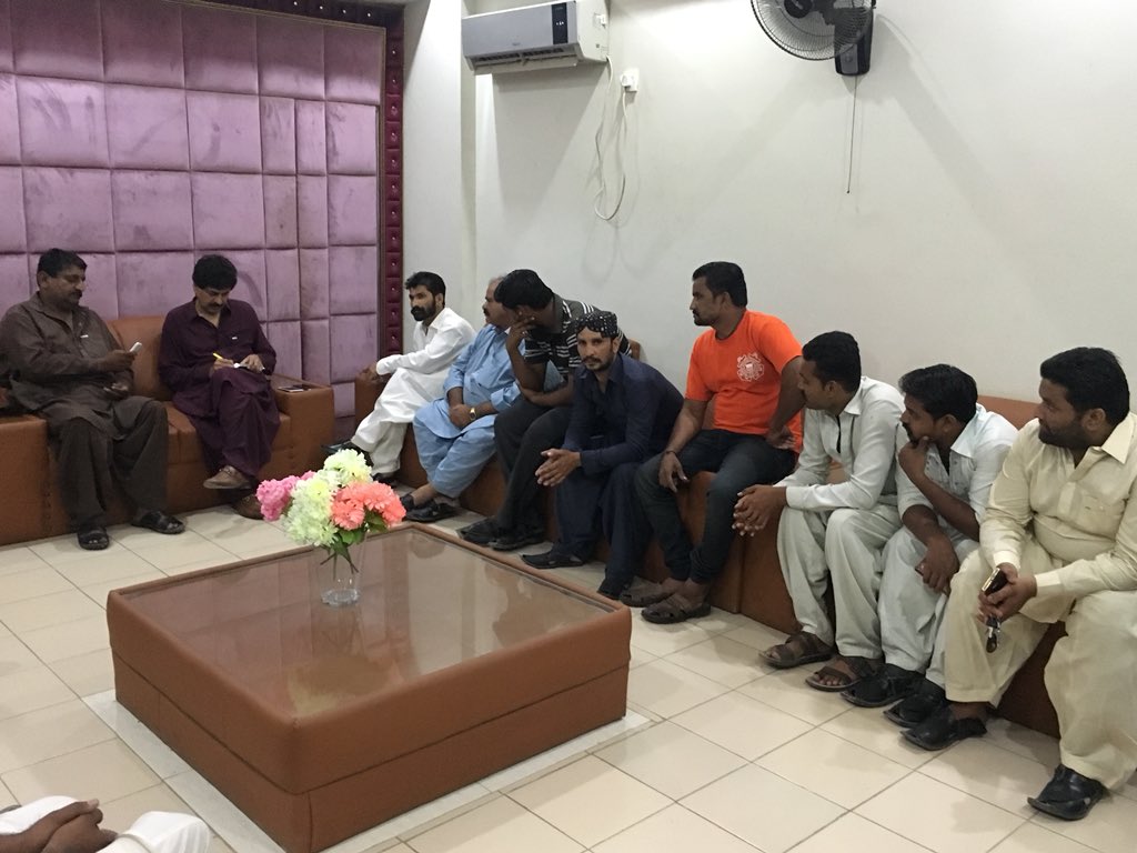Shahrukh_Goraya's tweet photo. Today Former Advicer to CM @AJabbarKhanPPP meeting with peoples and discussing about protest against federal govt regarding shortage of water and power on #16May at #Hatri bye pass.
#PPPOnProtest
#PaniAurBijliDo
#JusticeWithSindh
@jamkhanshoro https://t.co/xDouXTgDKj