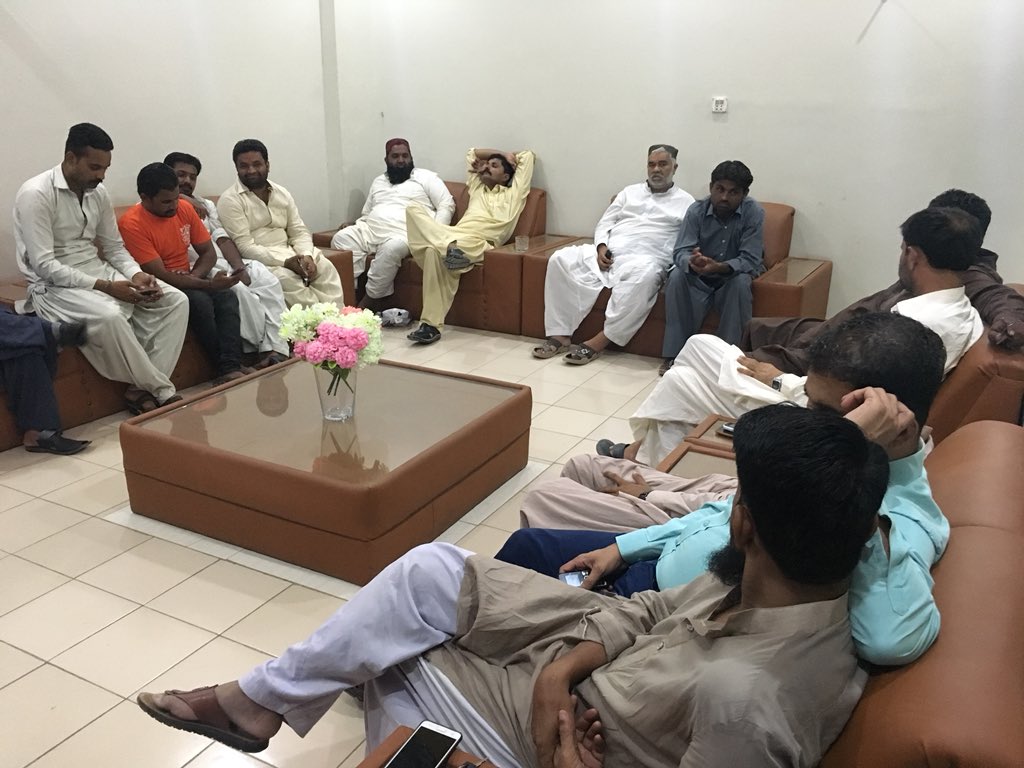 Shahrukh_Goraya's tweet photo. Today Former Advicer to CM @AJabbarKhanPPP meeting with peoples and discussing about protest against federal govt regarding shortage of water and power on #16May at #Hatri bye pass.
#PPPOnProtest
#PaniAurBijliDo
#JusticeWithSindh
@jamkhanshoro https://t.co/xDouXTgDKj