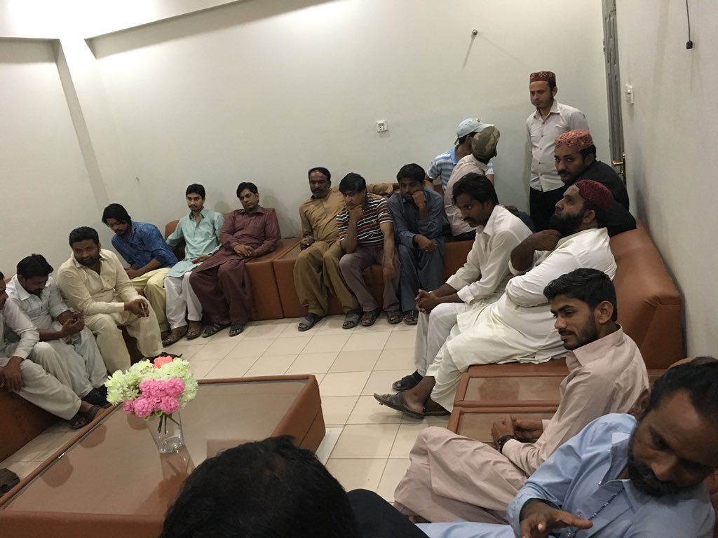 Shahrukh_Goraya's tweet photo. Today Former Advicer to CM @AJabbarKhanPPP meeting with peoples and discussing about protest against federal govt regarding shortage of water and power on #16May at #Hatri bye pass.
#PPPOnProtest
#PaniAurBijliDo
#JusticeWithSindh
@jamkhanshoro https://t.co/ataVXxy4cP
