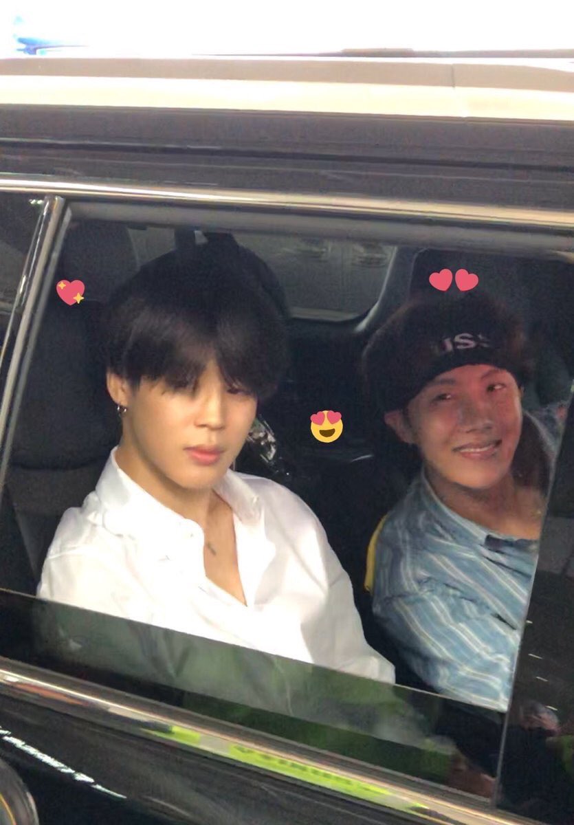 omarsjimin's tweet photo. jimin was in his “gotta pose” mode and hoseok just sent out some sun rays 

[#iVoteBTSBBMAs  @BTS_twt] https://t.co/VrcblHoc1f
