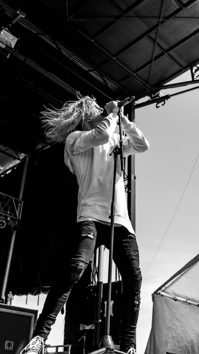 designedxdevin's tweet image. ✖️✖️wear something you’re proud of ✖️✖️ snow hoodies ✖️✖️officially out ✖️✖️ 📷 @jude_aotik