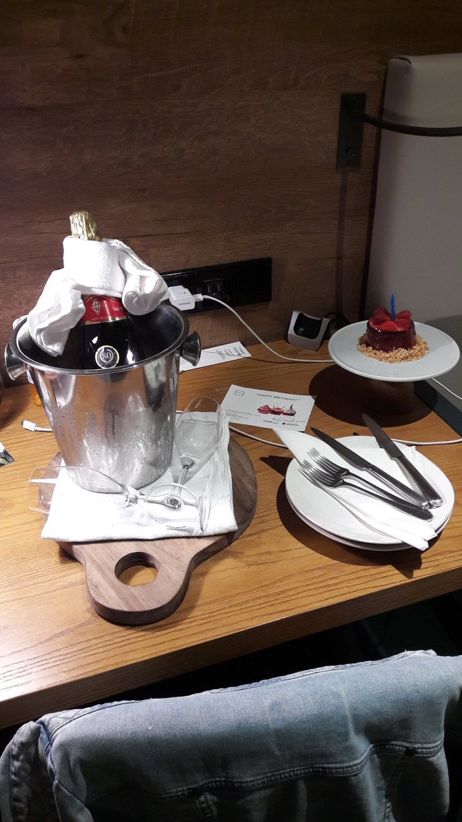 sabrinaflytrap's tweet photo. Mad props to #AzorHotel! They must have known from my passport. https://t.co/MHjvBXBJDz