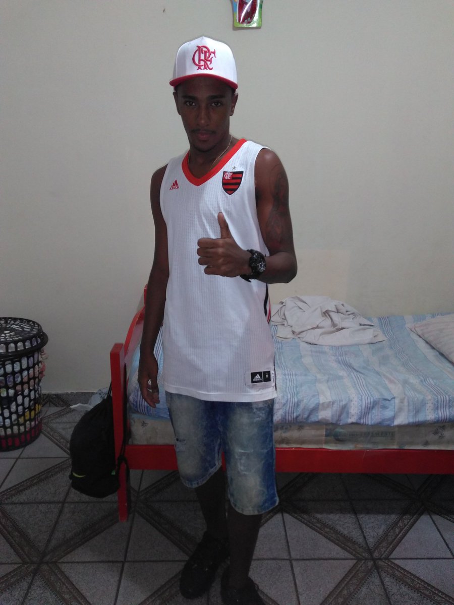 Tremdo23's tweet photo. sobre ontem pela praça trem do flamengo ✌️😇🎉... https://t.co/NRi0YOSbdD
