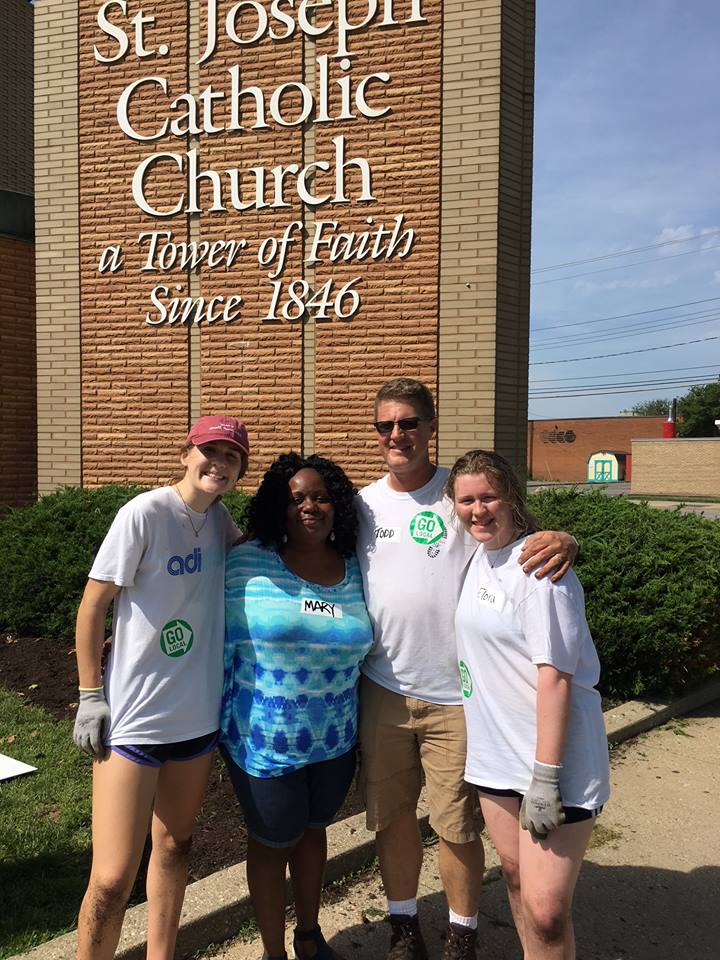 CatholicAoC's tweet photo. Thousands of Catholics enjoyed serving others over the weekend as a part of #GoLocal! Thank you to all who were involved, including @crdschurch . https://t.co/UaCazeYBqb