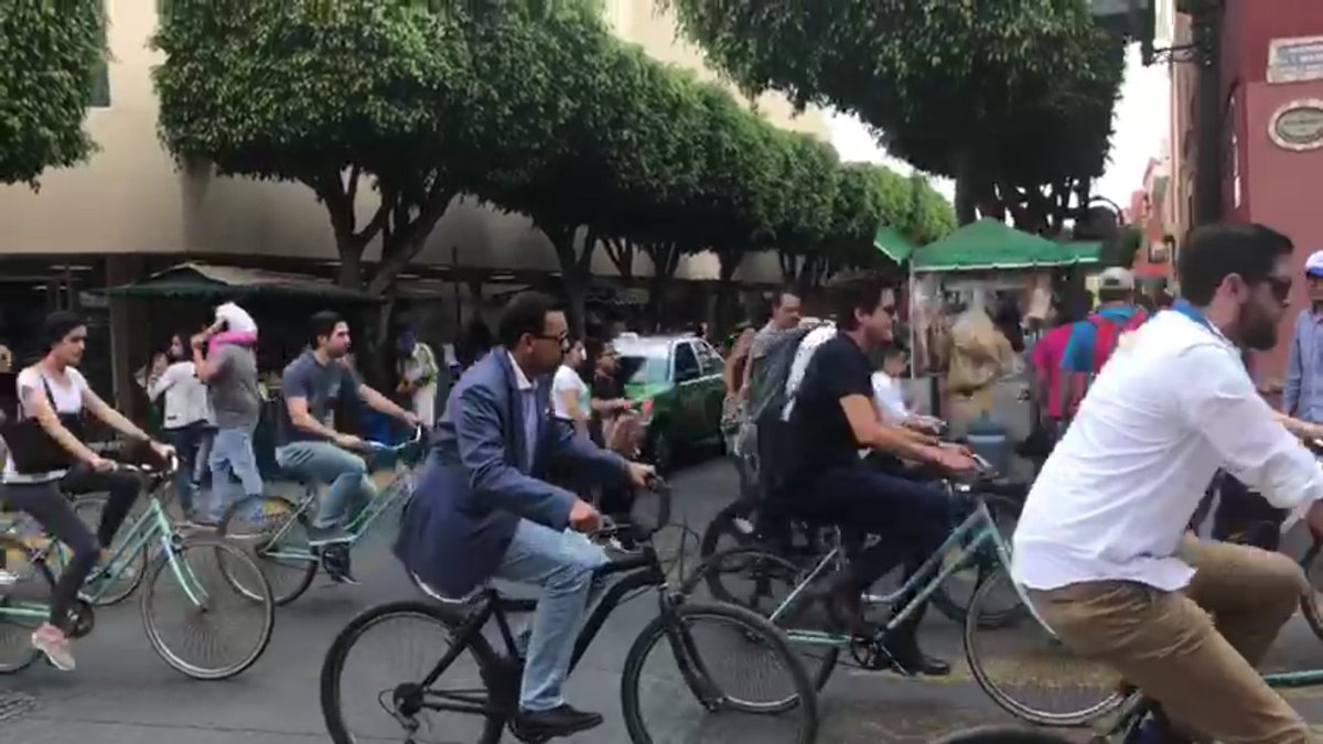 LeonShapers's tweet photo. Entender que tenemos más maneras de transportarnos y poner nuestro grano de arena en el mundo, es de un Shaper. 🇲🇽🌍 Reunidos varios Hubs de México #MayIsBikeMonth #ShapersBike #ActOnClimate #Shapingmx18 https://t.co/yw5l5JaRQX